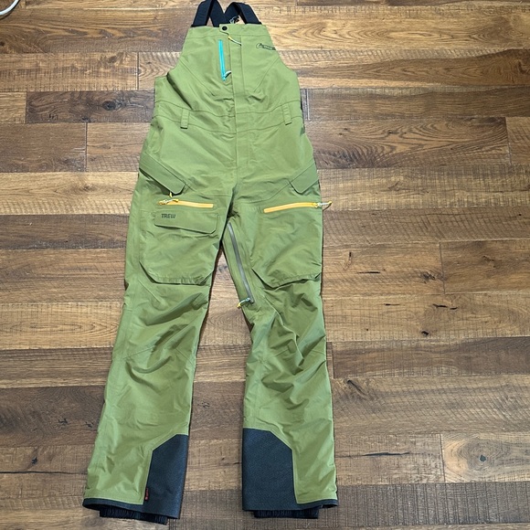 Other - TREW Chariot Bib Women's Olive Green Outdoor Ski Cargo Overalls